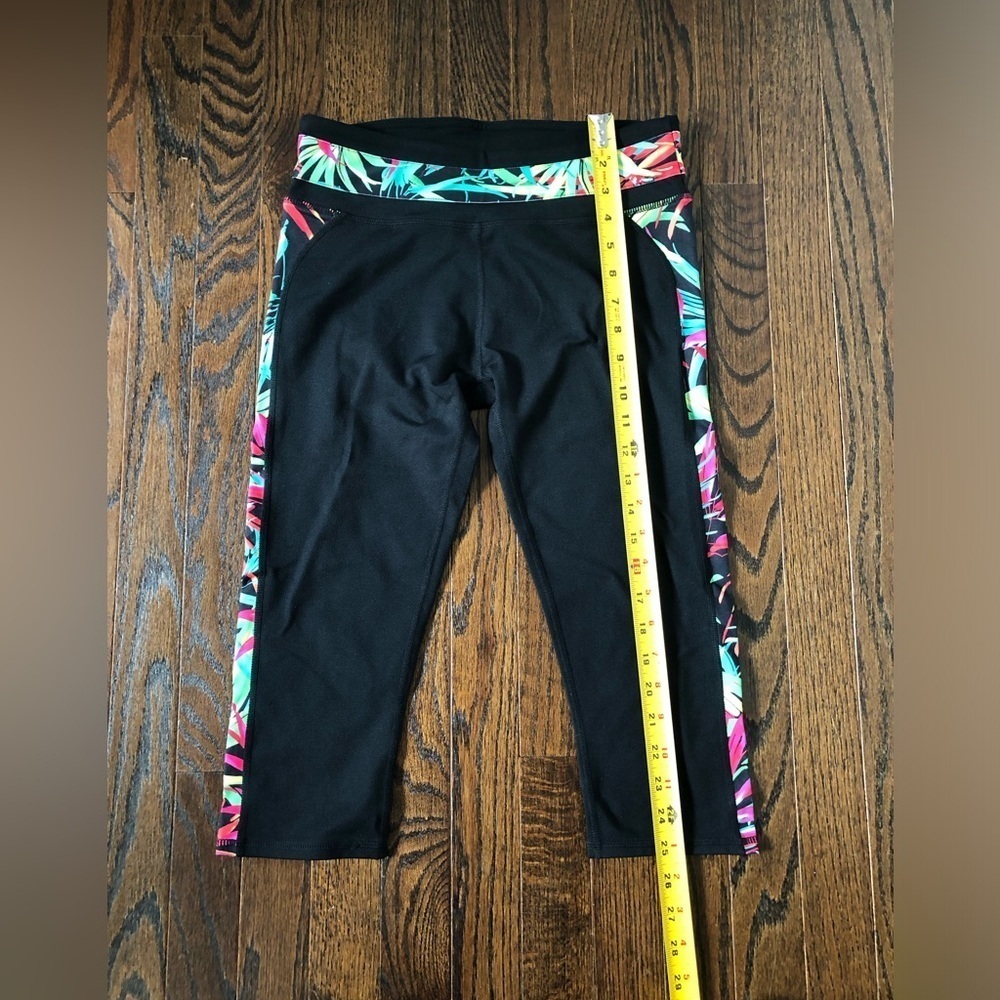 Fabletics Women’s S Camacan Black Stretch Capri Tropical Forest Print Leggings - Picture 5 of 10